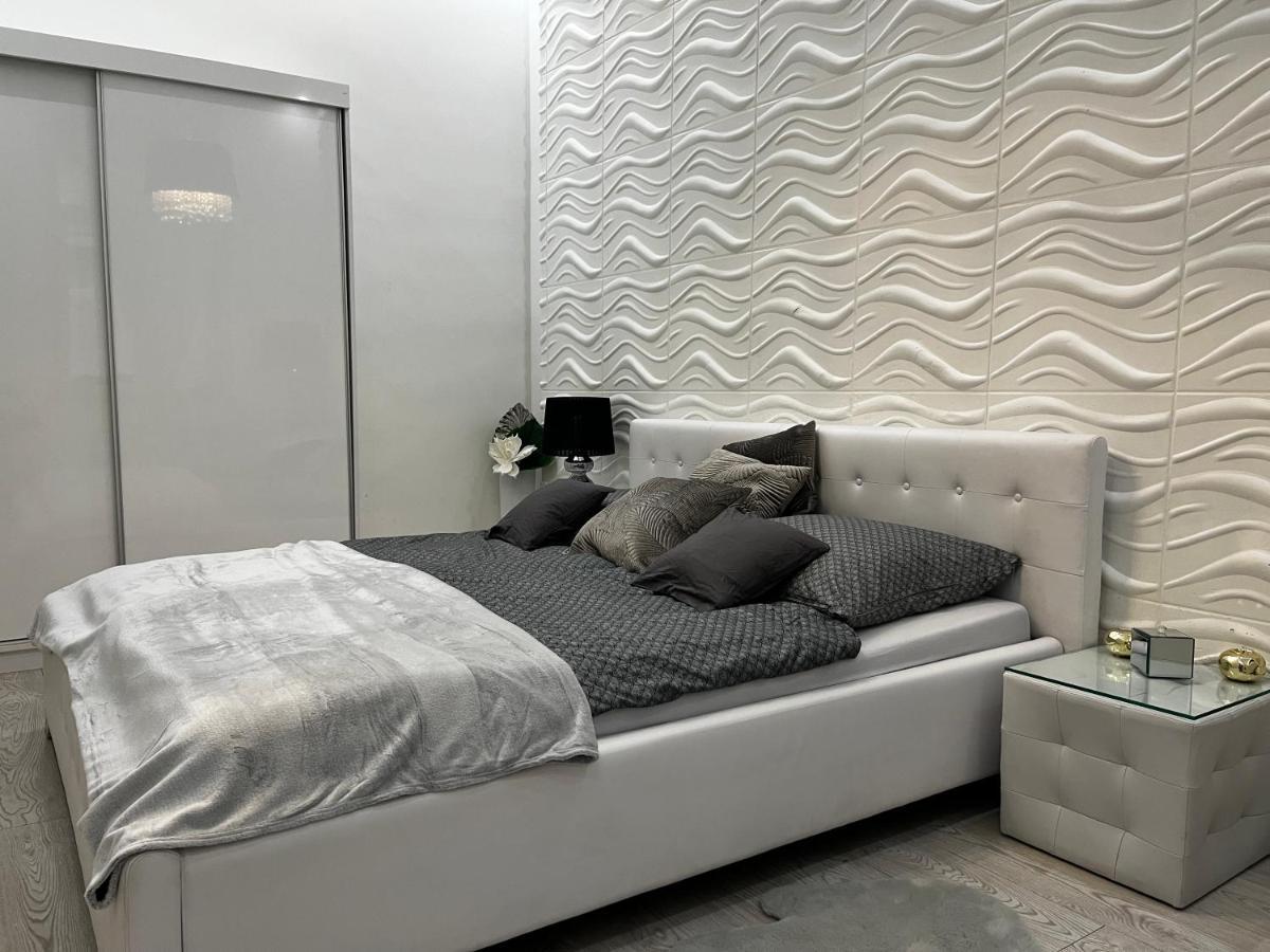 White Luxury Apartment
